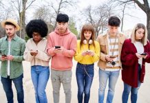 Generación Z retrocede en rendimiento académico frente a los ‘millennials’: Especialista indica que este resultado rømpe una tendencia histórica