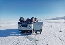 Fallêcieron siete turistas chinos tras hündirse un vehículo que intentaba cruzar el hielo en el lago Baikal