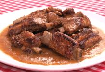 Costillas con champiñones en salsa: receta fácil para una cena deliciosa en tiempo récord
