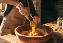 Conoce la mezcla de miel y aserrín que puede ser utilizada con beneficios particulares: combinaciones que a primera vista parecen inexplicables