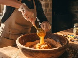 Conoce la mezcla de miel y aserrín que puede ser utilizada con beneficios particulares: combinaciones que a primera vista parecen inexplicables