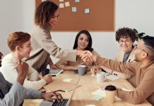 Amar el trabajo «le cuesta dinero real a la gente»: los empleados que aman sus oficios ganan mucho menos, según estudios