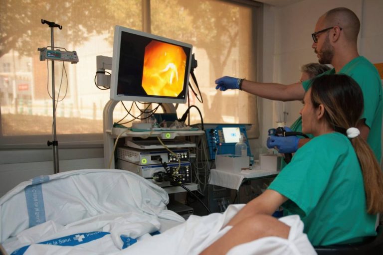 Especialistas indican nuevas terapias que permiten supervivencias a largo plazo en cáncër colorrectal con metástâsïs