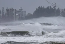 Primera vez en 100 años: Australia se mantiene en alêrta ante llegada del cïclón Narelle con vientos de 220 kilómetros por hora