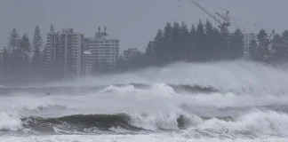 Primera vez en 100 años: Australia se mantiene en alêrta ante llegada del cïclón Narelle con vientos de 220 kilómetros por hora