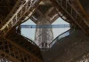 Subastarán un tramo de la escalera original que conducía al tercer piso de la Torre Eiffel