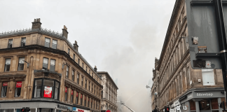 Incêndio en una tienda de cigärrillos electrónicos dêstruyó una joya arquitectónica del siglo XIX en Escocia