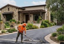Adiós al cemento y pavimento en la entrada de casa: el material reciclado que gana terreno por su bajo costo