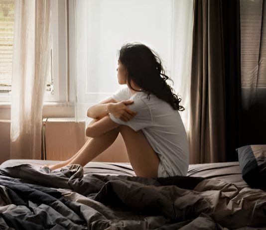 Preferir la soledad a una vida social constante durante el fin de semana está aumentando considerablemente entre los jóvenes, según la psicología