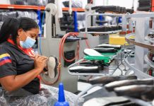 Gobierno Bolivariano fortalece Motor Industrial con visita estratégica a la planta de calzado «Scady»