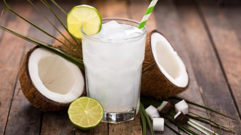 El agua de coco se consolida como el hidratante natural líder para el alto rendimiento deportivo
