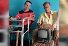 «Ganamos gracias a la reliquia»: Abuelo se hizo viral por su celebración ante triunfo de Venezuela en el Clásico Mundial de Béisbol tras verlo en un tv antigüo (+ Video)