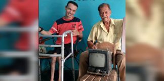 «Ganamos gracias a la reliquia»: Abuelo se hizo viral por su celebración ante triunfo de Venezuela en el Clásico Mundial de Béisbol tras verlo en un tv antigüo (+ Video)