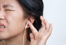 Los auriculares están dañando el oído de los jóvenes: la sørdera que empieza sin que te des cuenta