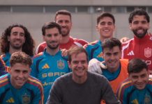 Jero Freixas visita a la selección española y recibe la camiseta de manos de Luis de la Fuente ( Video)