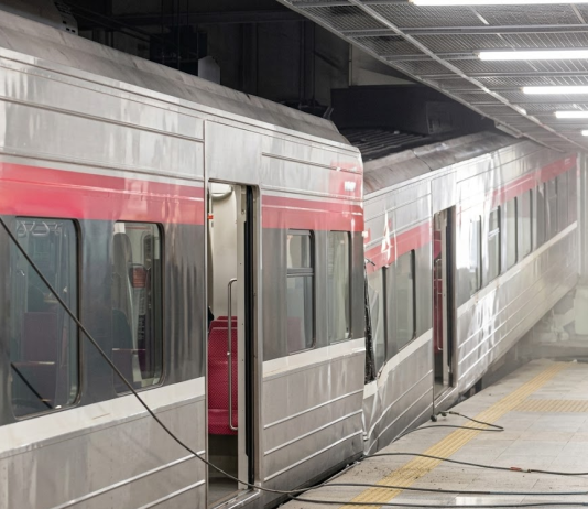 Reportan chøque de trenes cerca de la estación Simón Bolívar en Caracas: Autoridades brindan atención primaria (+ Videos)