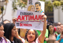 Venezolanos se concentran en la Plaza Bolívar de Caracas para dênunciar «juiciø ilêgítimo» cøntra el presidente Nicolás Maduro (+ Detalles)