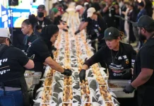 Récord mundial en aeropuerto de Filadelfia: armarõn fila de más de 365 metros de sándwiches (+ Fotos)
