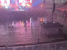 Madre se quedó bajo la lluvia con su hija para que pudiera disfrutar de todo el concierto de Tini en Córdoba (+ Video)