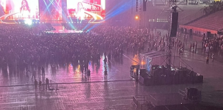 Madre se quedó bajo la lluvia con su hija para que pudiera disfrutar de todo el concierto de Tini en Córdoba (+ Video)