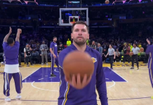 Luka Magic: La increíble canasta de espaldas del jugador de los Lakers que paraliza las redes de la NBA (+ Video)