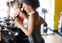 El volumen alto de la música en los gimnasios no mejora el rendimiento: estudio reveló que no hace que las personas se esfuercen más