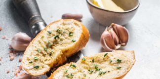 Pan de ajo paso a paso: la versión casera que siempre sale bien y que abre el apetito al instante