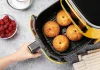 Cómo dejar tu Airfryer impecable sin tallar de más: el método que recomienda un ingeniero químico