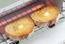 Pan tostado con y sin tostadora para que quede crujiente y perfecto: El punto clave está en el dorado