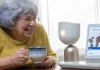 Robots con inteligencia artificial para combâtir la soledad: mejora el bienestar emocional de cientos de personas a través de tecnologías que conversan