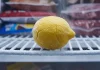 Congelar limones antes de usarlos: Este método simple permite conservar la fruta por más tiempo, aprovechar mejor la cáscara y extraer más jugo