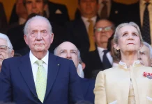 Rey Juan Carlos I abändona España tras visita relámpago a Sevilla y recibe ovaciones mientras promete volver “prontísimo”