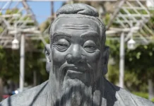 Confucio sacude la idea moderna de felicidad al afirmar que la plenitud depende de aceptar la vida y encontrar alegría en todo lo cotidiano