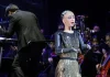 Sophia, el robot humanoide, canta junto a una orquesta en vivo en un concierto de música clásica en Hong Kong