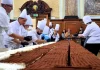 Londres rompe récord Guinness con tiramisú gigante de más de 440 metros elaborado por cien chefs italianos