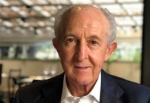 Neurocirujano revela cómo las caricias y palabras en la infäncia moldean el cerebro para toda la vida