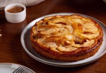 Torta invertida de manzanas sin harinas: el postre perfecto para una dieta consciente con una técnica de caramelizado natural que resalta el sabor de la fruta
