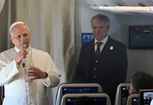 Papa responde a Trump: «No soy político, hablo del Evangelio. A los líderes del mundo les digo basta de güerrâs»