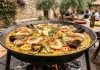 Paella de mariscos: la receta sabrosa, rendidora y más fácil de lo que parece con un arroz amarillo que llama la atención desde la mesa