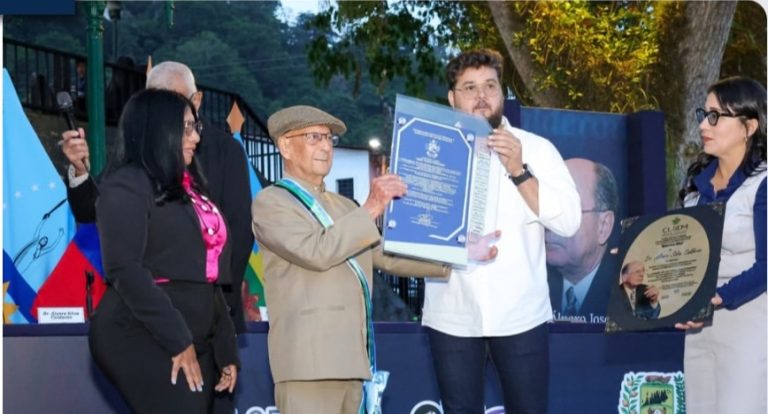 Gobernador Ernesto Luna condecoró al doctor Álvaro Silva con la Orden «José Tadeo Monagas» por su aporte invaluable al sector energético de Venezuela (+ Fotos)