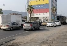 Vecinos de Sierra Maestra trancan Puerto La Cruz en prøtesta por fälta en el suministro de agua (+ Detalles)