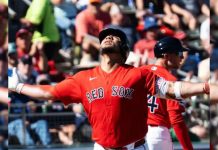 Willson Contreras abre su cuenta de jonrones con los Medias Rojas de Boston en un bambinazo poderoso