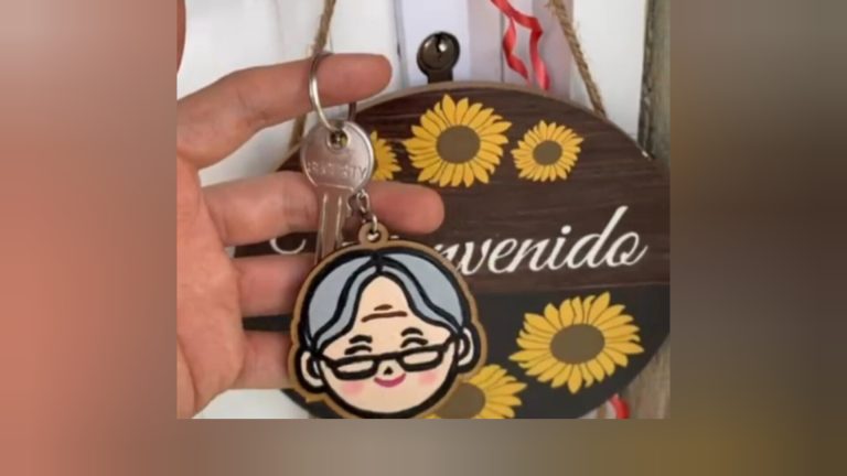 Un regalo que hizo llorar a todos: José Castellanos, «Tico» le regala una casa a su mamá en un gesto de amor infinito y agradecimiento (+ Detalles)