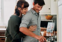 Las mujeres que no cocinan para sus esposos tienen matrimonios más felices, según estudio de Harvard