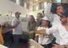 Incómødo momento para Abelardo de la Espriella tras intento de saludo en mercado público de Santa Marta (+ Video)