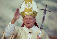 Juan Pablo II: 21 años del adiós al primer papa polaco y figura clave de la diplomacia global