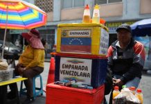 Más del 88% de venezolanos en Perú trabajan en condición informal y más del 13% sin permisos migratørios