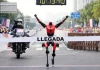 Un robot humanoide hace historia en Pekín al superar el récord humano en media maratón con tecnología autónoma avanzada