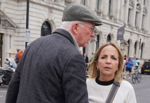 Increparon a Rafael Ramírez en Italia y no le gustó: Encaró al joven que lo grababa en vía pública (+ Video)