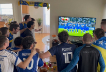 Celebración en Sarajevo: Un grupo de amigos reaccionaron eufóricos a la clasificación de Bosnia al Mundial (+ Video)